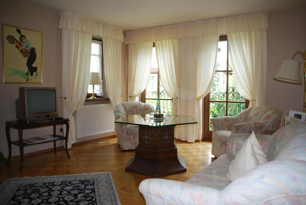 Hotel Krone Laudenbach  部屋 写真